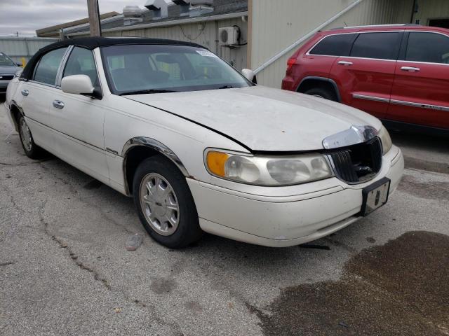 1LNHM82W6XY689234 - 1999 LINCOLN TOWN CAR S WHITE photo 1