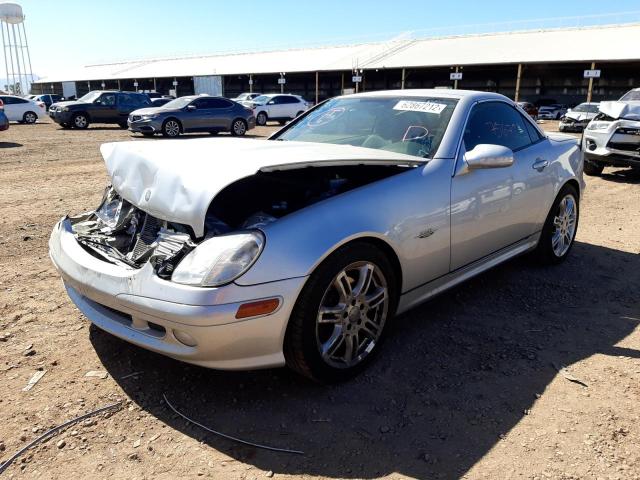 WDBKK65F14F301848 - 2004 MERCEDES-BENZ SLK 320 SILVER photo 2