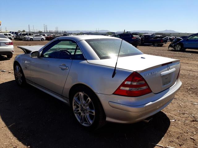 WDBKK65F14F301848 - 2004 MERCEDES-BENZ SLK 320 SILVER photo 3