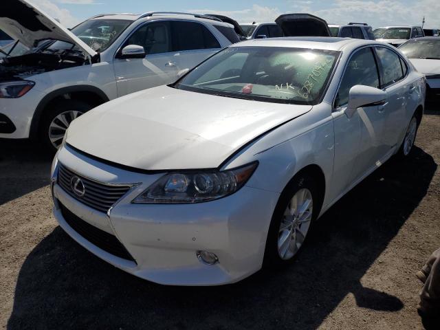 JTHBW1GG8D2027617 - 2013 LEXUS ES 300H WHITE photo 2