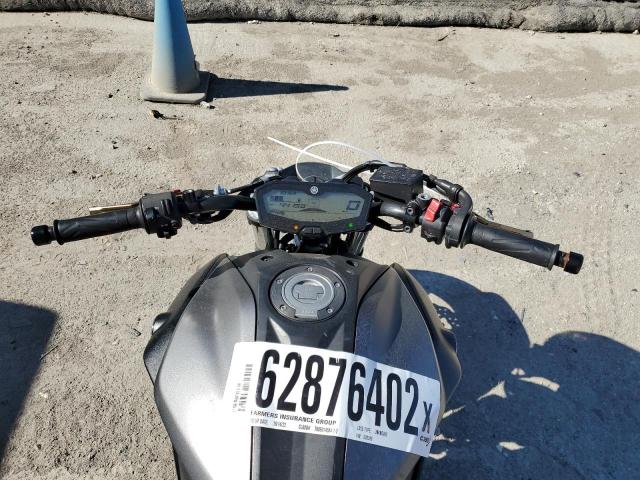 JYARM27Y8JA000399 - 2018 YAMAHA MT07 C GRAY photo 8