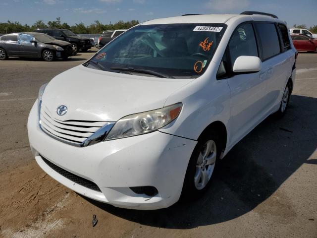 5TDKZ3DC9HS824351 - 2017 TOYOTA SIENNA LE WHITE photo 2