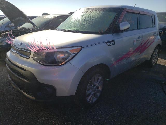 KNDJN2A21J7512943 - 2018 KIA SOUL SILVER photo 2