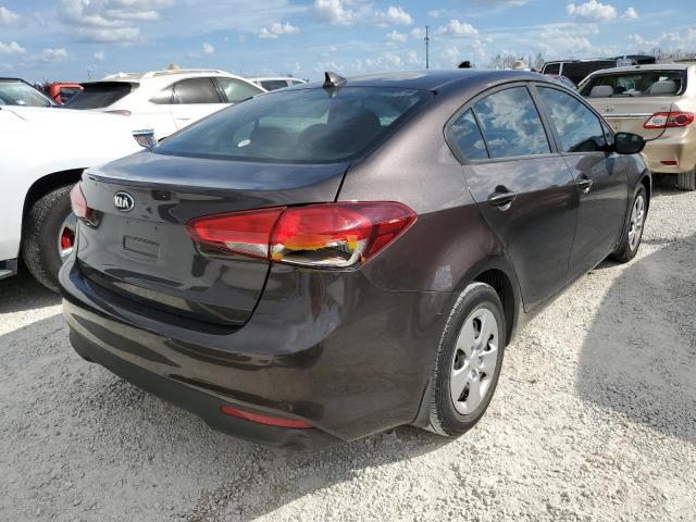 3KPFK4A76HE048015 - 2017 KIA FORTE LX GRAY photo 4