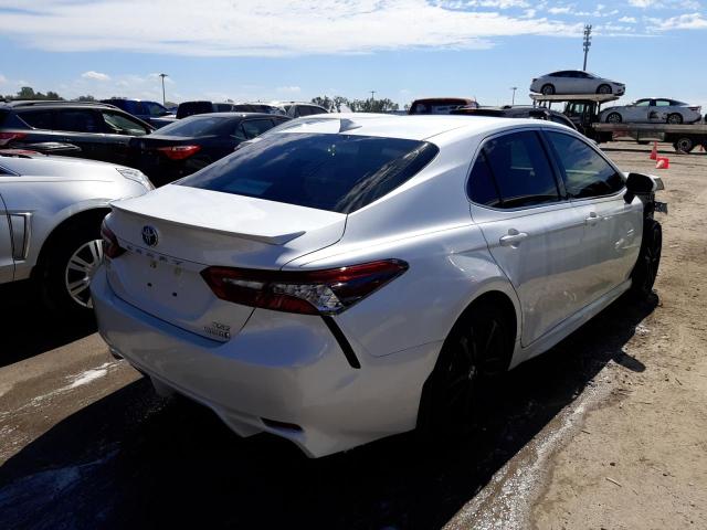 4T1K31AK7MU557178 - 2021 TOYOTA CAMRY XSE WHITE photo 4