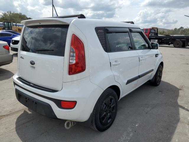 KNDJT2A57D7485008 - 2013 KIA SOUL WHITE photo 4