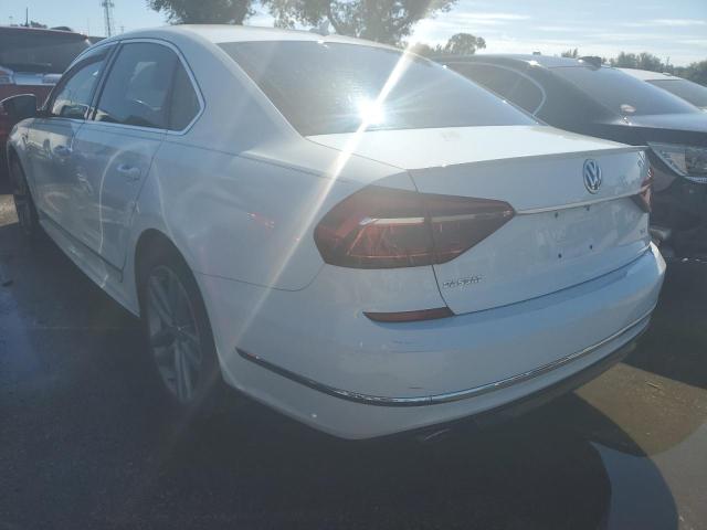 1VWDT7A37HC025950 - 2017 VOLKSWAGEN PASSAT R-L WHITE photo 3