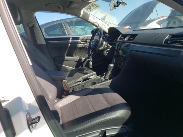 1VWDT7A37HC025950 - 2017 VOLKSWAGEN PASSAT R-L WHITE photo 5