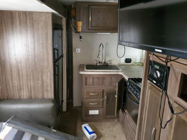 5ZT2CXMB5JF013120 - 2018 COACH APEX GRAY photo 5