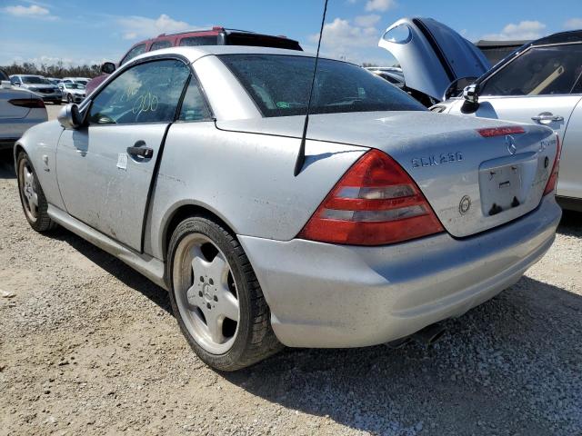 WDBKK47F0YF154381 - 2000 MERCEDES-BENZ SLK 230 KO SILVER photo 3