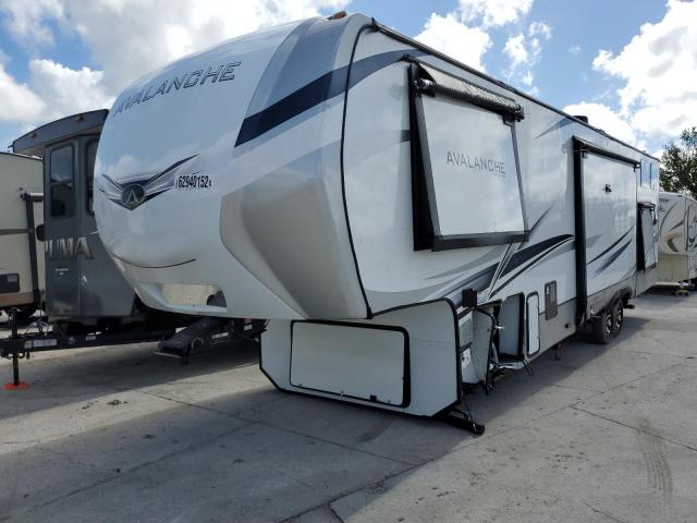 4YDFAVV26NE760021 - 2022 KEYSTONE AVALANCHE თეთრი ფოტო 2