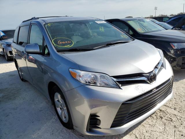 5TDKZ3DC2JS938505 - 2018 TOYOTA SIENNA LE SILVER photo 1