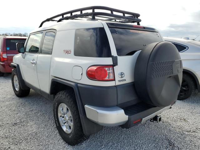 JTEZU4BF3AK009605 - 2010 TOYOTA FJ CRUISER WHITE photo 3