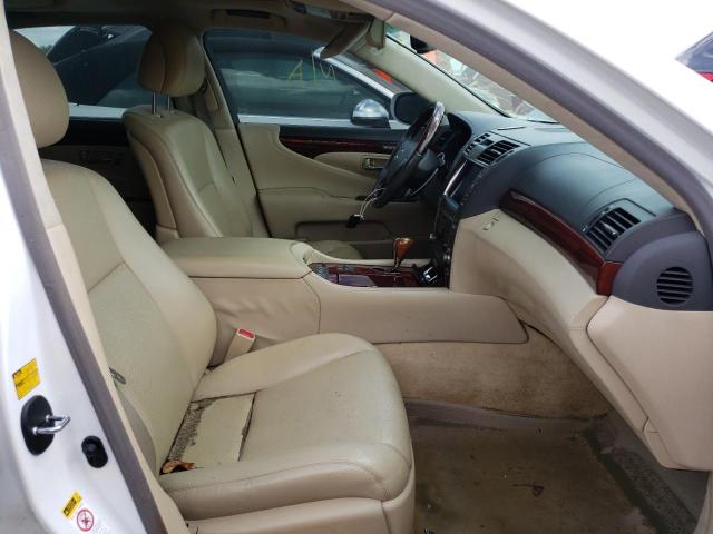 JTHDU46F095010177 - 2009 LEXUS LS 600HL WHITE photo 5