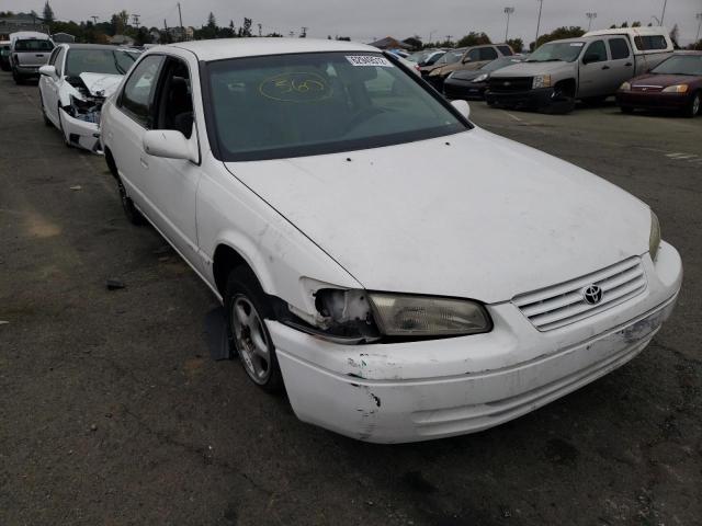 JT2BG22KXW0204224 - 1998 TOYOTA CAMRY CE WHITE photo 1