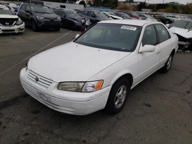 JT2BG22KXW0204224 - 1998 TOYOTA CAMRY CE WHITE photo 2