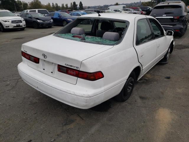 JT2BG22KXW0204224 - 1998 TOYOTA CAMRY CE WHITE photo 4