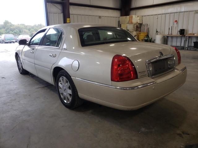 1LNHM83W14Y644549 - 2004 LINCOLN TOWN CAR U BEIGE photo 3