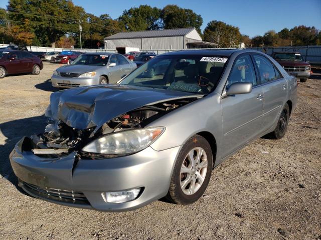 4T1BF30K16U629984 - 2006 TOYOTA CAMRY LE SILVER photo 2