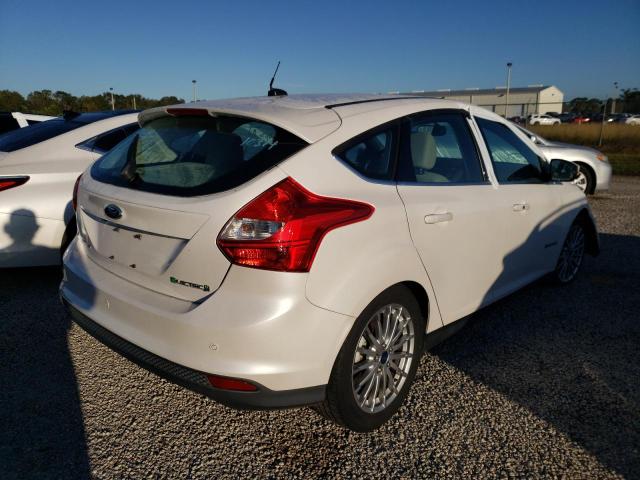 1FADP3R40EL317258 - 2014 FORD FOCUS BEV WHITE photo 4