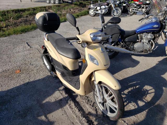 RFGBS1D01HXAE0430 - 2017 VESPA SCOOTER TAN photo 1