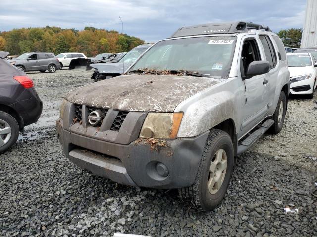 5N1AN08W55C658445 - 2005 NISSAN XTERRA SILVER photo 2