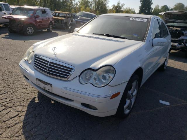 WDBRF64J51F047338 - 2001 MERCEDES-BENZ C320 WHITE photo 2