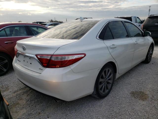 4T1BK1FK6FU554335 - 2015 TOYOTA CAMRY XSE WHITE photo 4