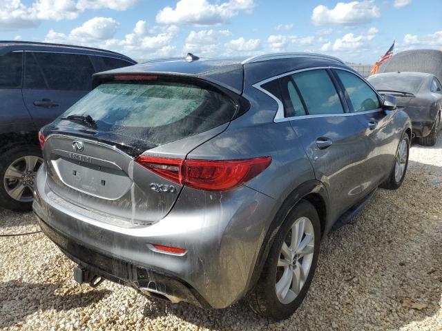 SJKCH5CP5JA043575 - 2018 INFINITI QX30 BASE GRAY photo 4