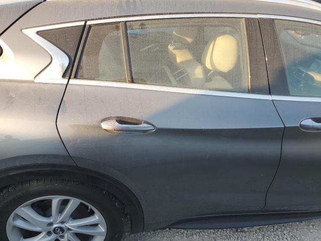 SJKCH5CP5JA043575 - 2018 INFINITI QX30 BASE GRAY photo 6