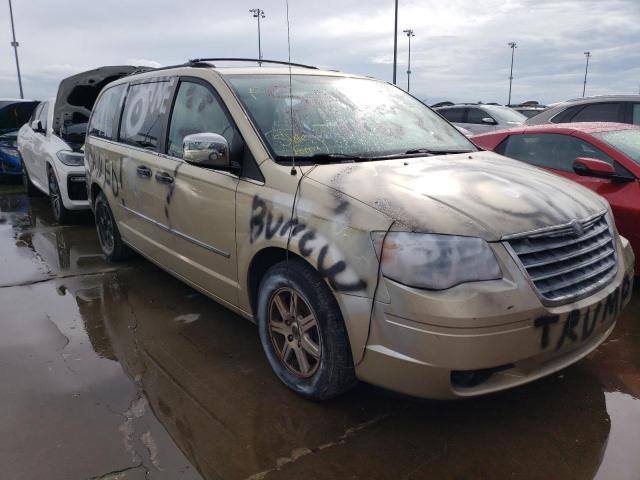 2A4RR5D12AR399301 - 2010 CHRYSLER TOWN & COU BEIGE photo 1