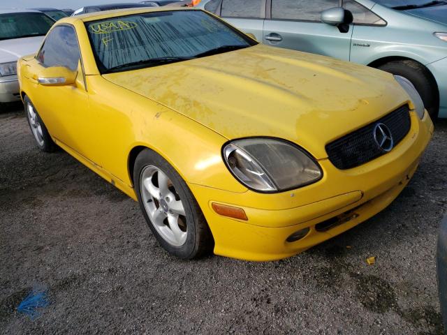 WDBKK65F22F251734 - 2002 MERCEDES-BENZ SLK 320 YELLOW photo 1