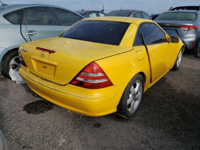 WDBKK65F22F251734 - 2002 MERCEDES-BENZ SLK 320 YELLOW photo 4