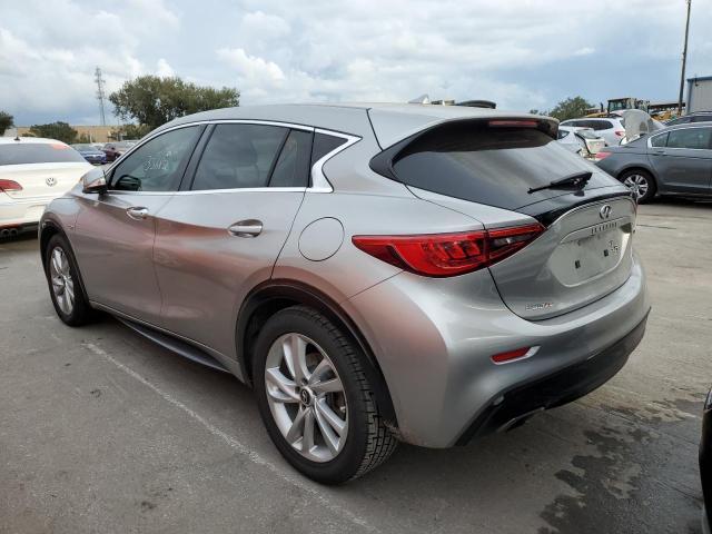 SJKCH5CP0JA002772 - 2018 INFINITI QX30 BASE SILVER photo 3