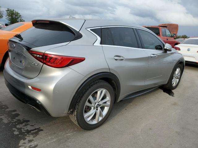 SJKCH5CP0JA002772 - 2018 INFINITI QX30 BASE SILVER photo 4