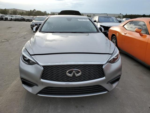 SJKCH5CP0JA002772 - 2018 INFINITI QX30 BASE SILVER photo 9