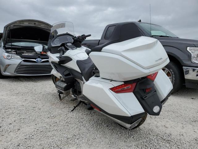 JH2SC7955JK001231 - 2018 HONDA GL1800 D WHITE photo 3