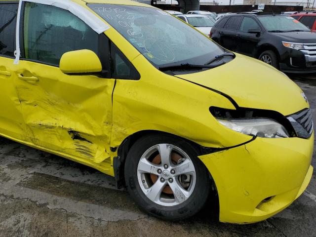 5TDKZ3DC7HS853136 - 2017 TOYOTA SIENNA LE YELLOW photo 9