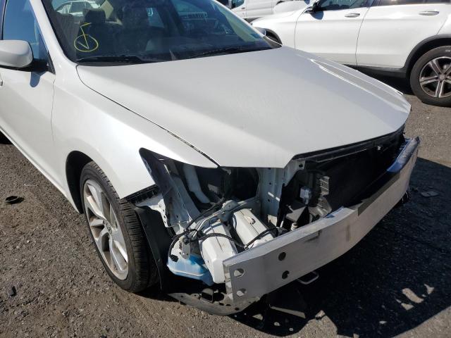 19UDE2F32JA009442 - 2018 ACURA ILX BASE W أبيض صورة 9
