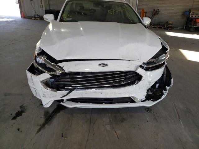 3FA6P0MU2KR155659 - 2019 FORD FUSION SEL WHITE photo 9