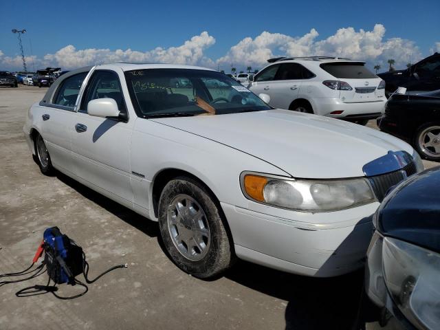 1LNHM82W3XY636720 - 1999 LINCOLN TOWN CAR S WHITE photo 1