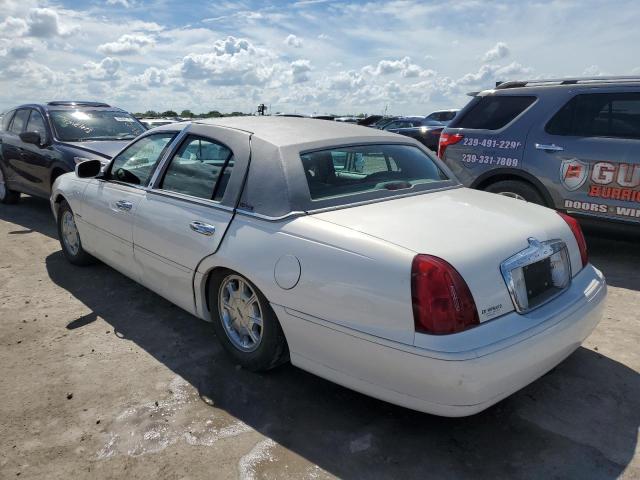 1LNHM82W3XY636720 - 1999 LINCOLN TOWN CAR S WHITE photo 3