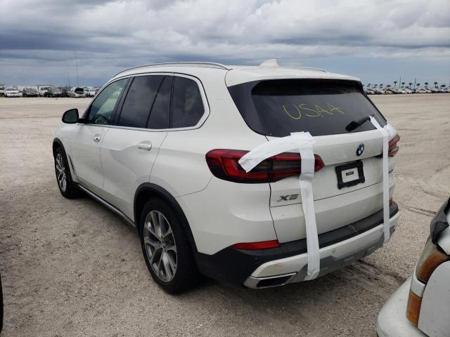 5UXCR6C56KLL05077 - 2019 BMW X5 XDRIVE4 WHITE photo 3