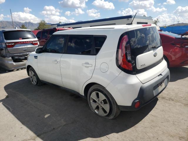 KNDJN2A21G7270745 - 2016 KIA SOUL WHITE photo 3