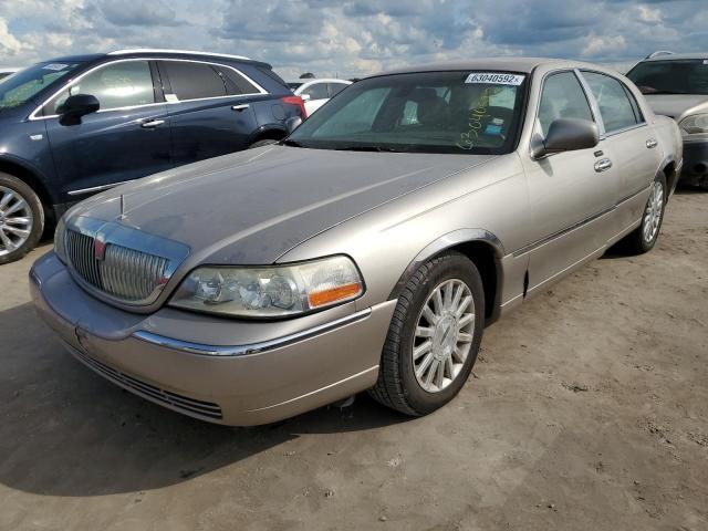 1LNHM82W63Y603236 - 2003 LINCOLN TOWN CAR S TAN photo 2