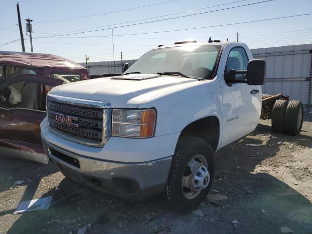 1GD312CG7CF221011 - 2012 GMC SIERRA C35 WHITE photo 2