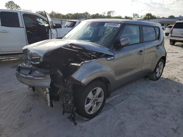 KNDJN2A24J7509213 - 2018 KIA SOUL GRAY photo 2