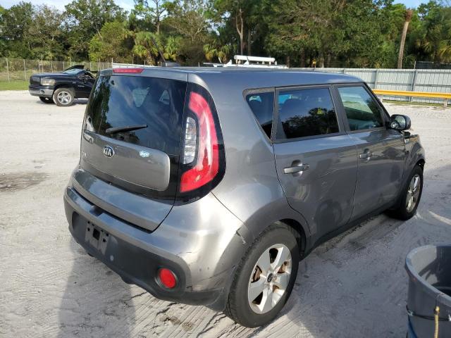 KNDJN2A24J7509213 - 2018 KIA SOUL GRAY photo 4