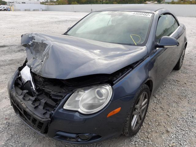 WVWFA71F48V010189 - 2008 VOLKSWAGEN EOS LUX Черный фото 2