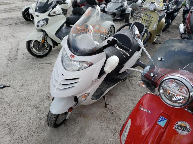 RFBS4K1976B201044 - 2006 KYMCO USA INC GRAND VIST WHITE photo 2